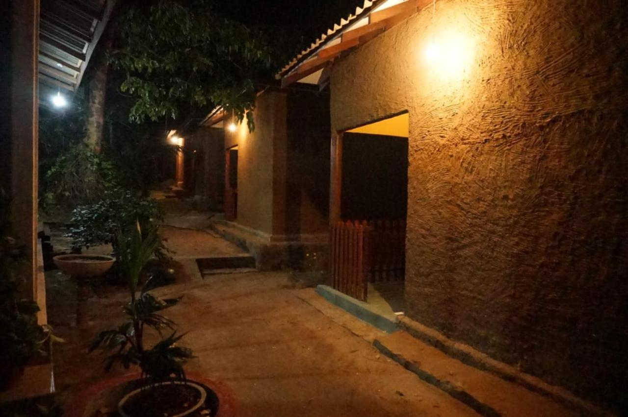 Agoura Hills Hotel Kurunegala Exterior photo